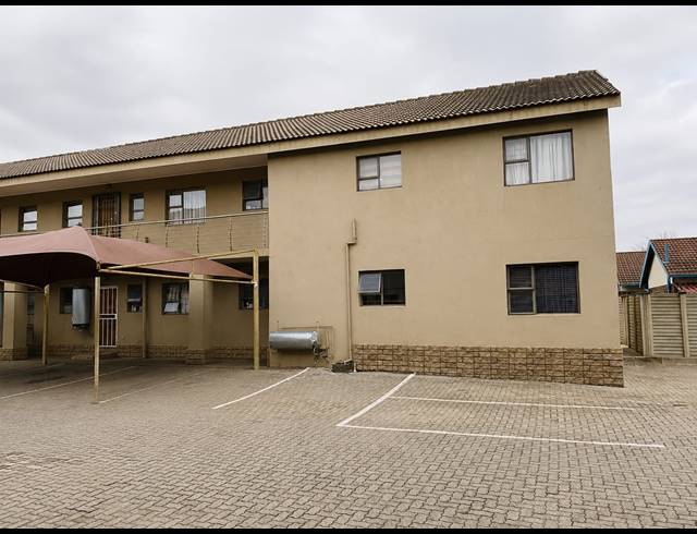 2 BEDROOM APARTMENT FOR SALE IN VANDERBIJLPARK SE 6